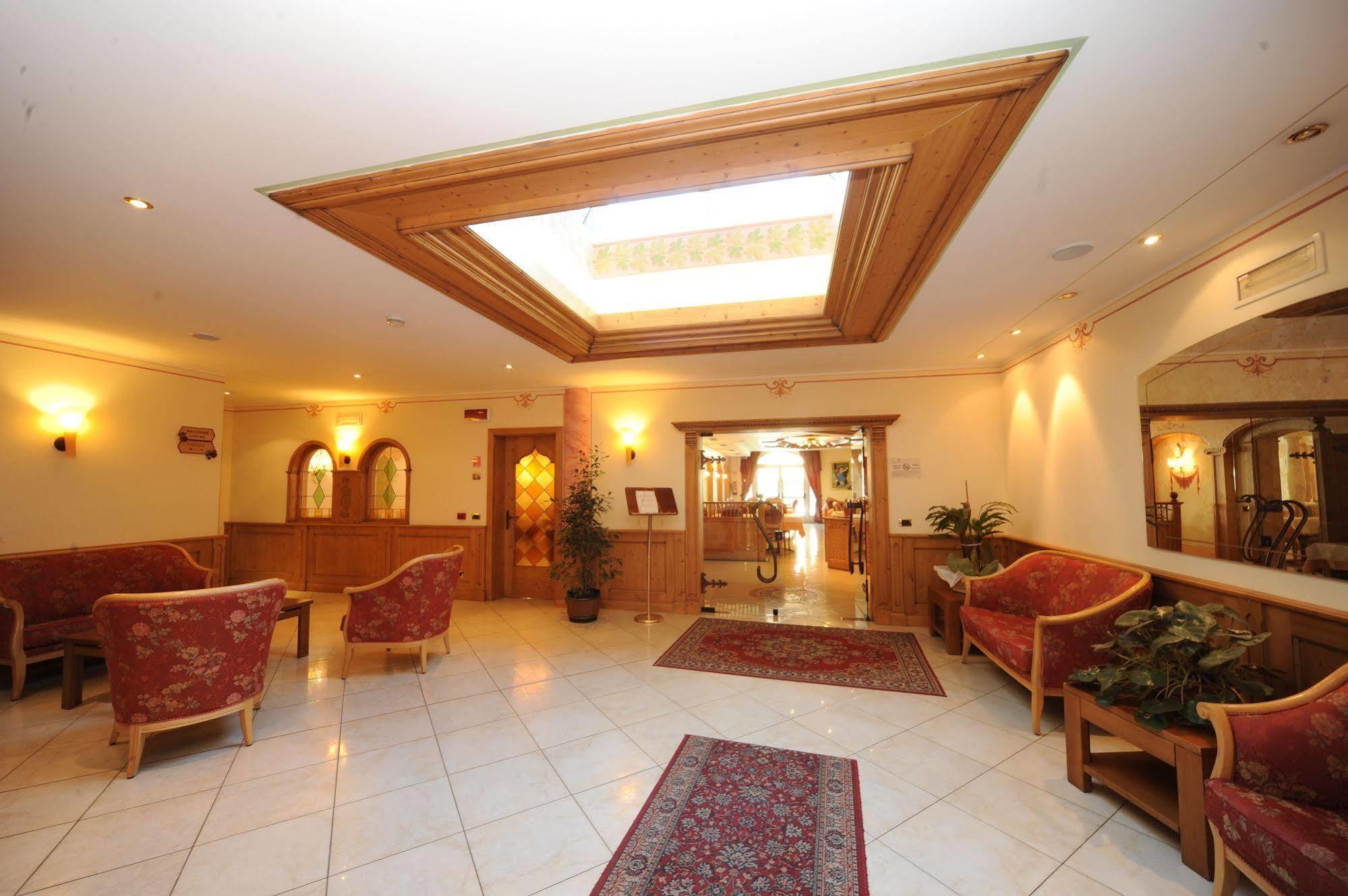 Residence Canada Pinzolo Kültér fotó